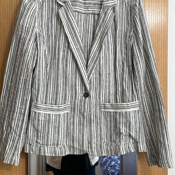 Maurice’s Large navy and white linen blend blazer pockets and front button - Picture 3 of 10